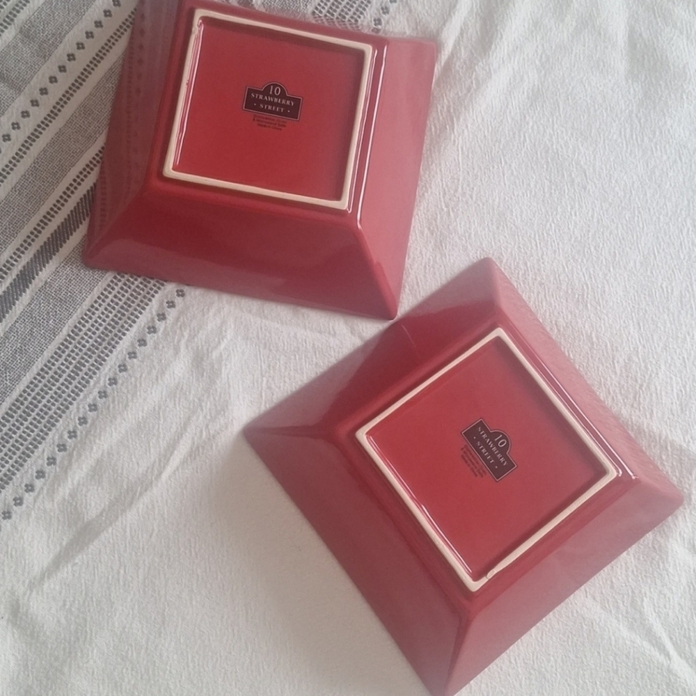 Set of 3 Red Square Stoneware Bowls – Modern & Bold Tableware - Picture 4 of 10